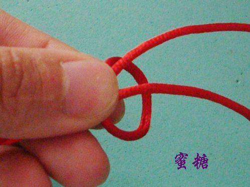 两股红绳手链编法图解