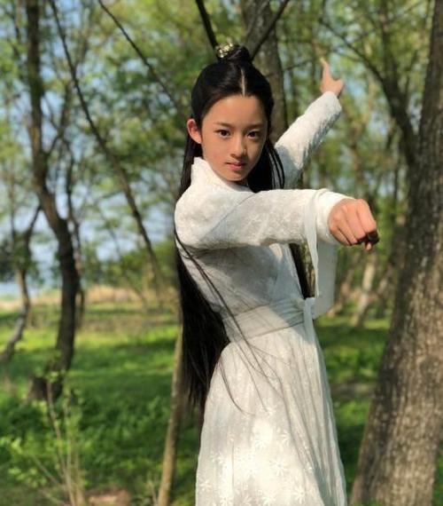 《筑梦情缘》黄杨钿甜挑战杨幂,靠赵丽颖走红成角色小时候专业户