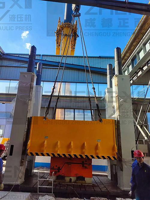 4000吨框架式液压机在客户现场被安装