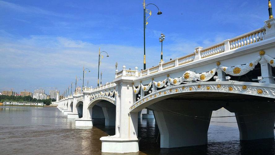 妈妈 妈妈的女儿 女儿的女儿一起游牡丹江江滨大桥