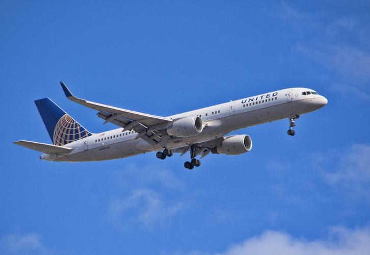 航空客机飞行图片,高清图片