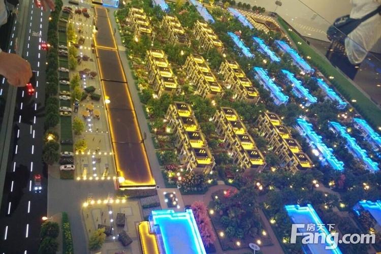 [提要]中海悦墅位于浐灞一路以北,广运潭大道西侧,四大商业旗舰店助力