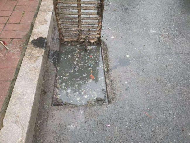 我为群众办实事丨下水道堵塞污水外冒12345现场办公解民忧