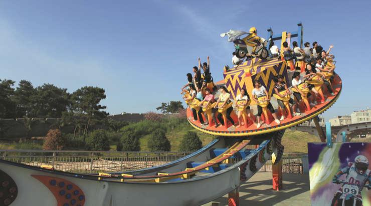 大型游乐设备厂家,神州飞碟游乐设施厂家,旋风骑士游乐设备价格