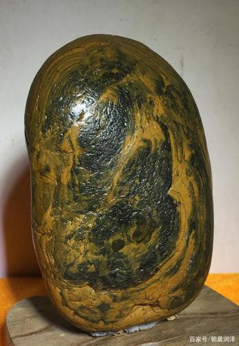 该方奇石为潦河石,奇石侧面形成天然的古汉字"石"非常形象,特别是在