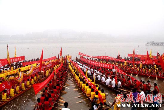 2010年中国·沅陵第五届全国传统龙舟大赛今天盛大开幕