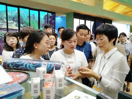 洛阳市委常委,宣传部部长王飞参观"洛阳礼物"文创