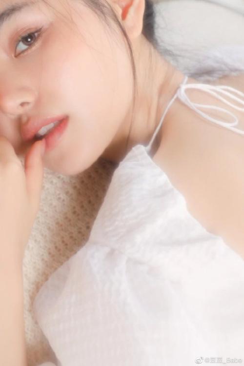 98在冬天  把房间布置成春暖花开  豆豆_babe超话豆豆_babe超话