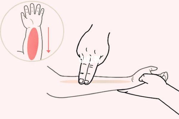 宝宝发烧如何快速退烧_退烧_宝宝发烧_推拿_物理_按摩