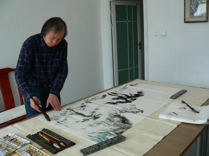 [转载]画家孔祥国在定襄凤凰山庄挥毫泼墨