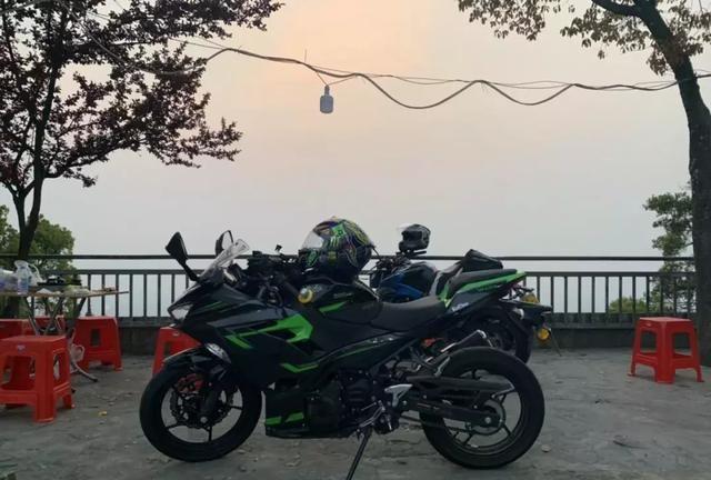 福州机车骑士黄先全新川崎ninja400之购车心路历程和驾驭感受