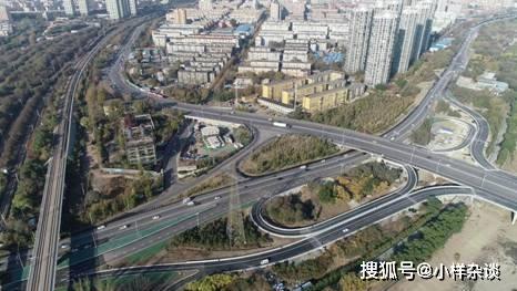 随着于洪新城和铁西经开区的住宅的新建和入住,阳光路逐渐成为了沈阳