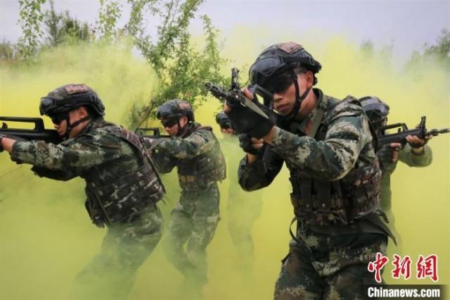 武警毕节支队特战队员开展野外训练27