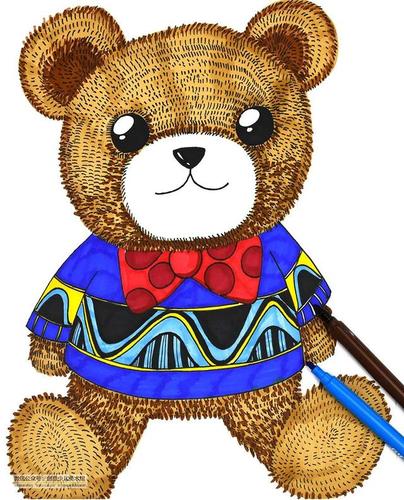 选择不同颜色的水彩笔 为小熊玩偶涂上美丽的颜色