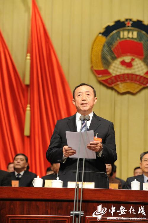 安徽省政协主席王明方发表讲话.符秀云摄