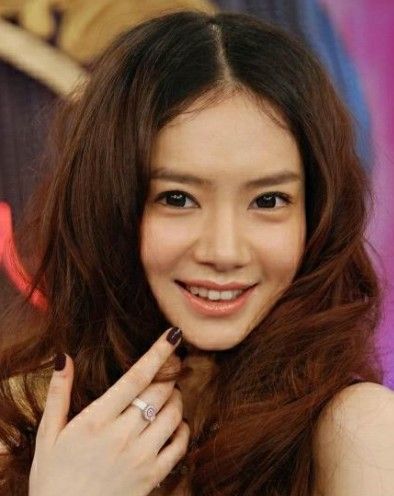 戚薇与李承铉曝地下恋情女方否认恋爱