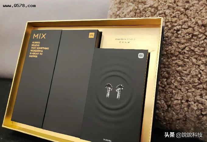 小米折叠屏手机推出虎年礼盒版内含两件物品看完价格直呼良心