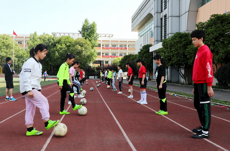 不负春光,群贤小学按下 "复训"键