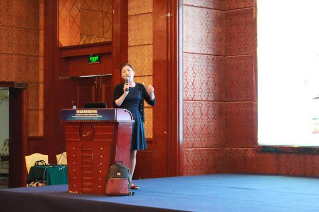 向与会代表和嘉宾们分享了在各自研究领域的最新科研成果,涉及流体