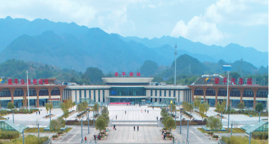 万州北-重庆北c6447次 9月4日至9月6日 渝万高铁梁平南站综合交通枢纽