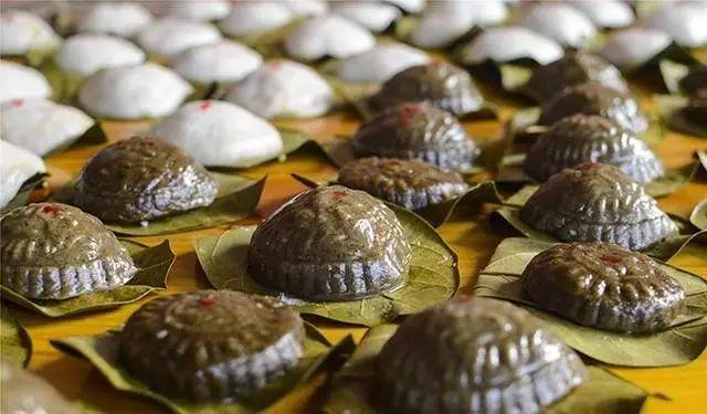 化州美食除了牛杂,还有香油鸡,簸箕炊田艾籺