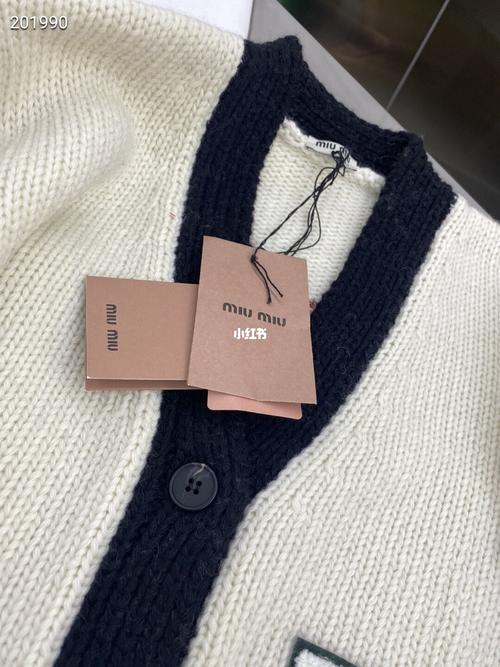 人间miumiu开衫_开衫_缪缪怎么样_每日穿搭_贴布_刺绣
