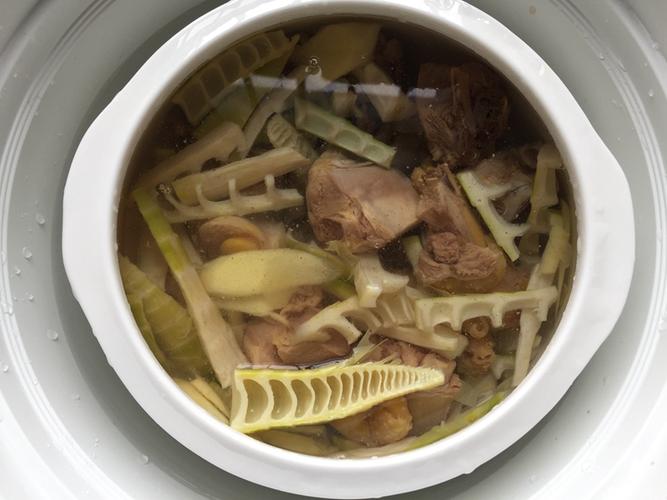 竹笋土鸡汤