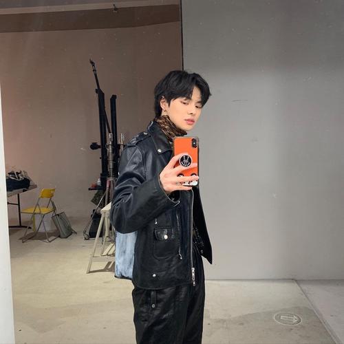 大黑那个新男团trainee a 找了下其他成员的图