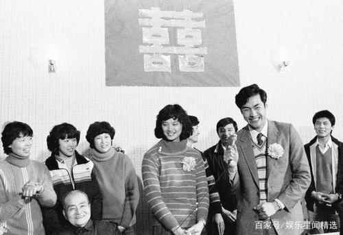 郎平38年前拥抱周晓兰照片首次曝光?大众电影封面龚雪