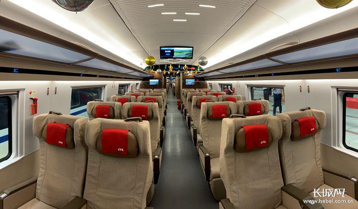 复兴号智能动车组亮相京广高铁
