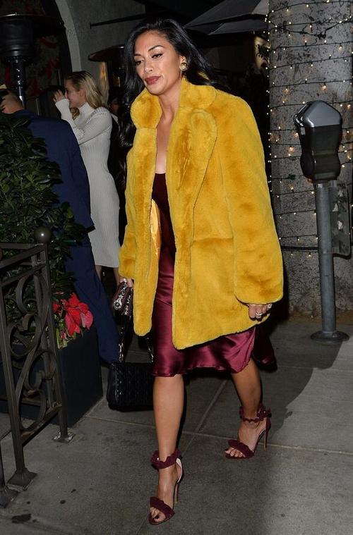 女星妮可舒可辛格现身比佛利山庄她给人一种华丽的感觉