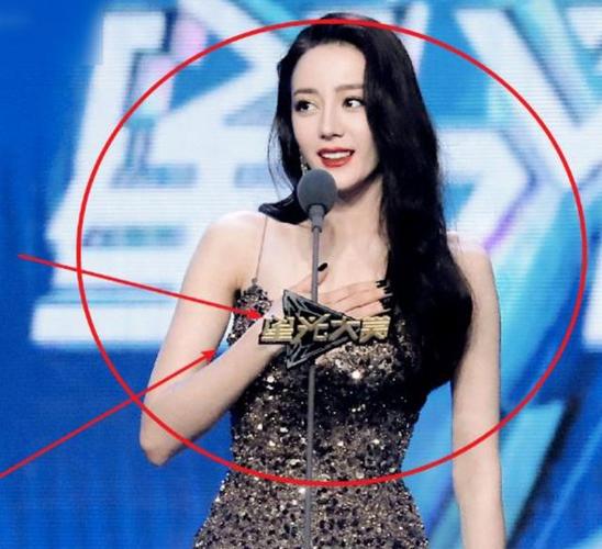 女明星上节目穿衣不自由多少女星表面甜笑内心想哭为何网友说真悲哀