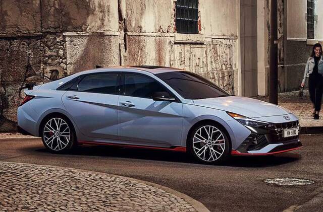 现代伊兰特n官图 三厢性能车非它莫属