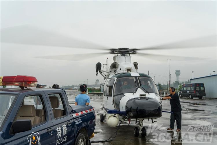 合肥市公安局警航大队巡查灾区 警用直升机航拍三河等地灾情(组图)