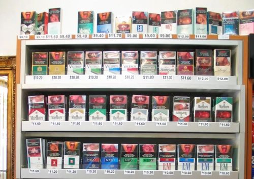 椰子时常会有一些中国的亲友 让我帮他们带烟回去 因为他们不知道