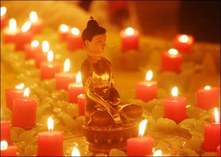 按照佛法来说供养的意义: 一是,表达对佛法僧三宝的恭敬; 二是,培植