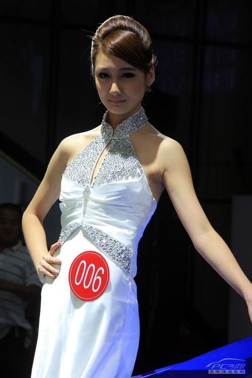 雷克萨斯美女车模门佳慧