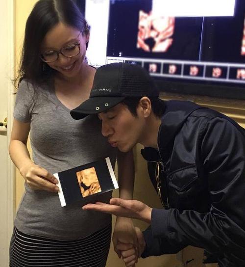 王力宏已婚,却因与陈建州一家的合影陷入同志疑云