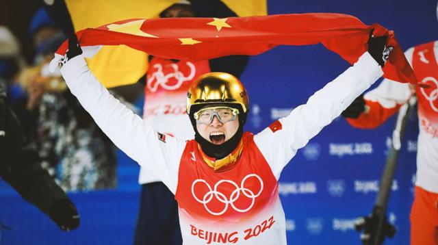 齐广璞最后一跳129分直接封神身披国旗怒吼庆祝4战冬奥终登顶