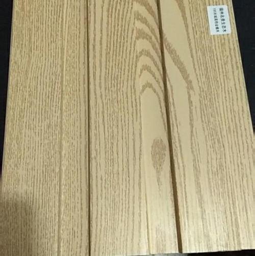 金橡木色195包覆大长城金橡木色195包覆大长城是一种木塑