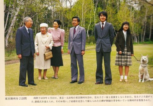 日本皇室30年前"翻车现场":文仁的阔腿裤,美智子的搞笑垫肩!