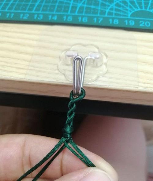 3朵漂亮的桃花结手链非常适合女生佩戴清新又好看附编法