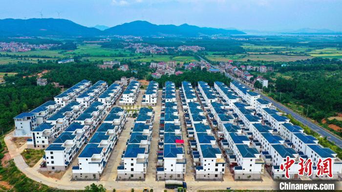 航拍江西古村新居新建房屋整齐划一