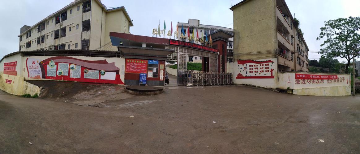 陆川县清湖镇初级中学                     地址:玉林市陆川县岭盘线