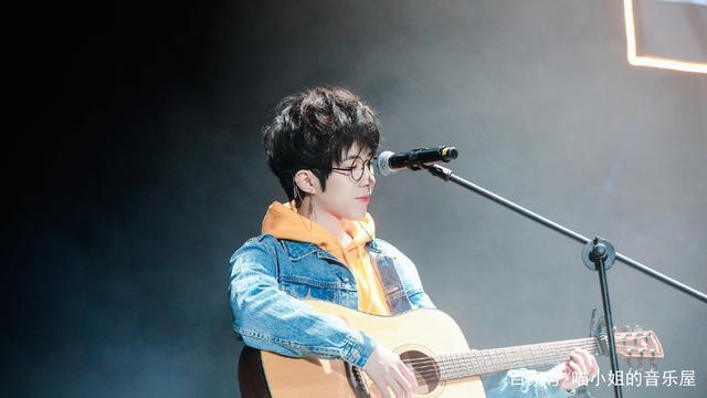 继《琵琶行》之后,奇然与沈谧仁再唱诗歌曲目,为高考