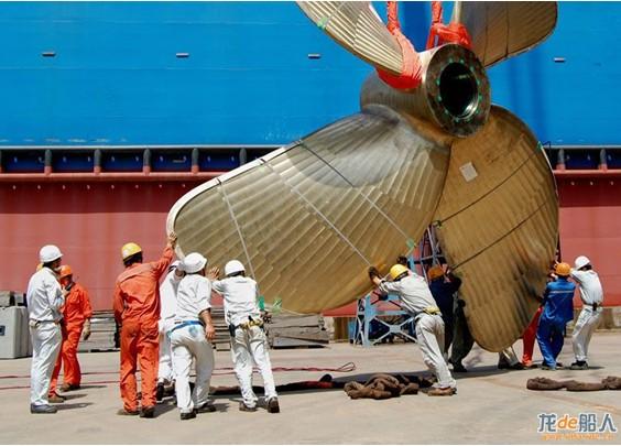 船的螺旋桨为什么那么小