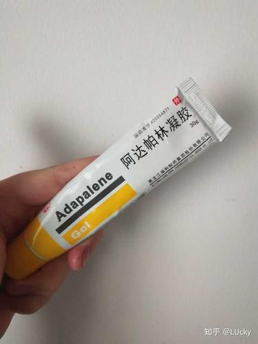 红肿型痘痘指的是炎症性丘疹,皮损为红色丘疹,还包括在丘疹的基础上