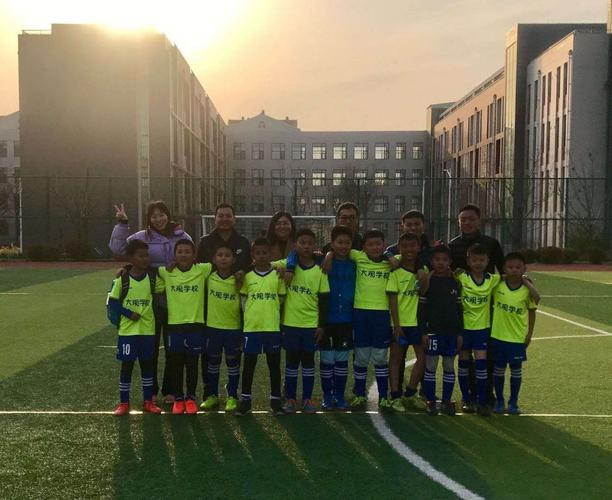 赛场现风姿】 潍坊高新区大观学校在2019高新区中小学生足球联赛喜获