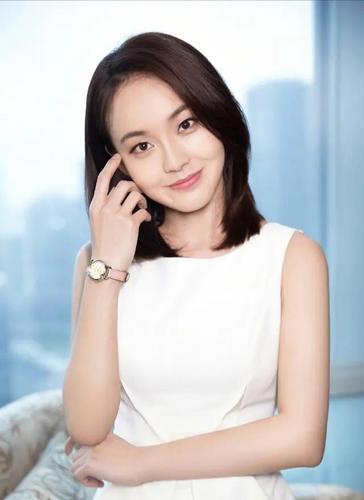 清新甜美女星张佳宁写真:知性优雅,魅力迷人!
