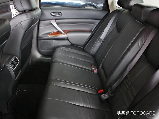 08款天籁公爵2.5l内饰,前排都配有腿托,移动大沙发太舒服